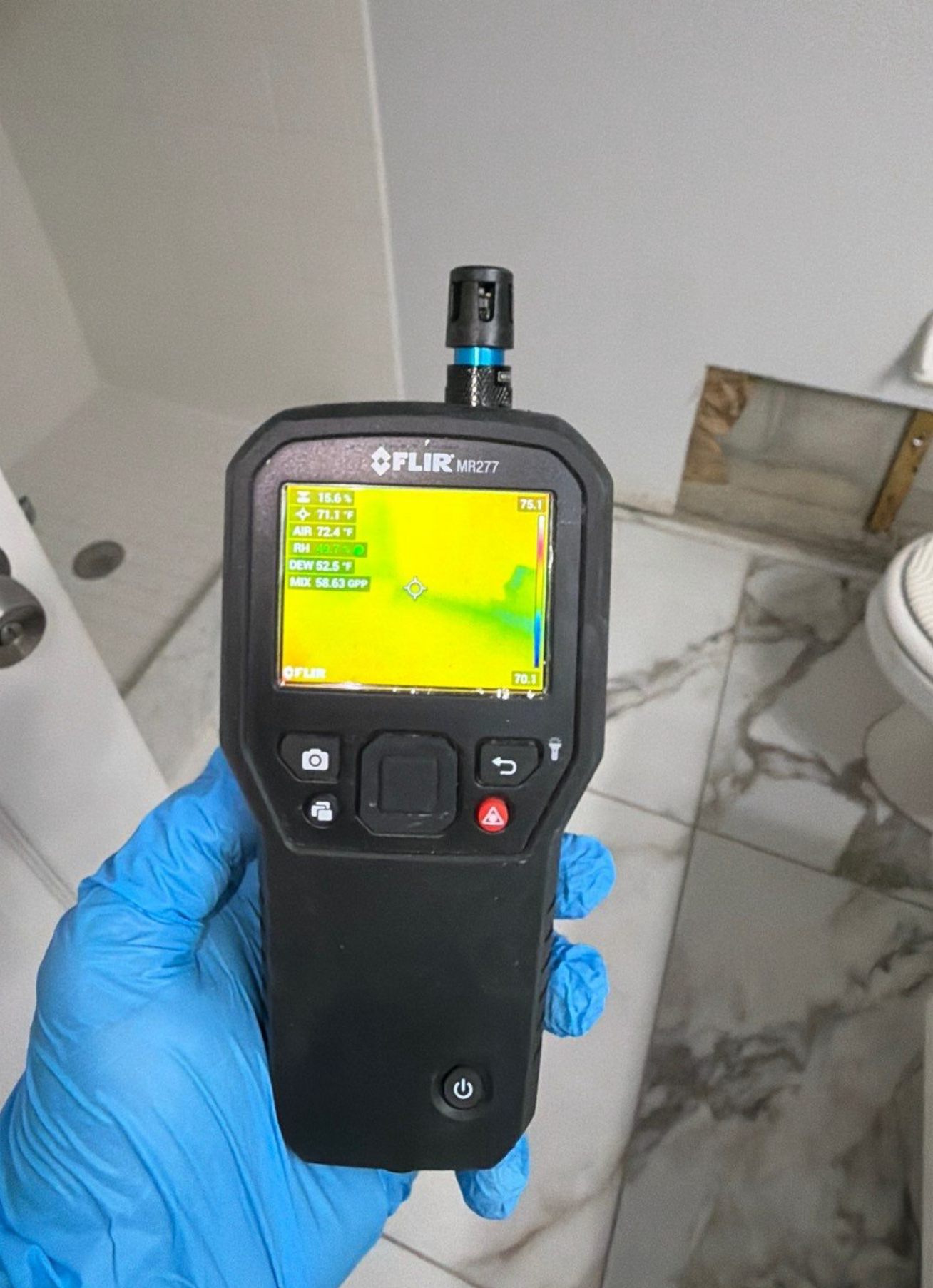 Bathroom mold in St. Cloud FL Bathroom mold moisture monitoring in St. Cloud, FL — tile, caulk, cabinets, fixtures remediation